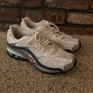 women’s nike sneakers size 8